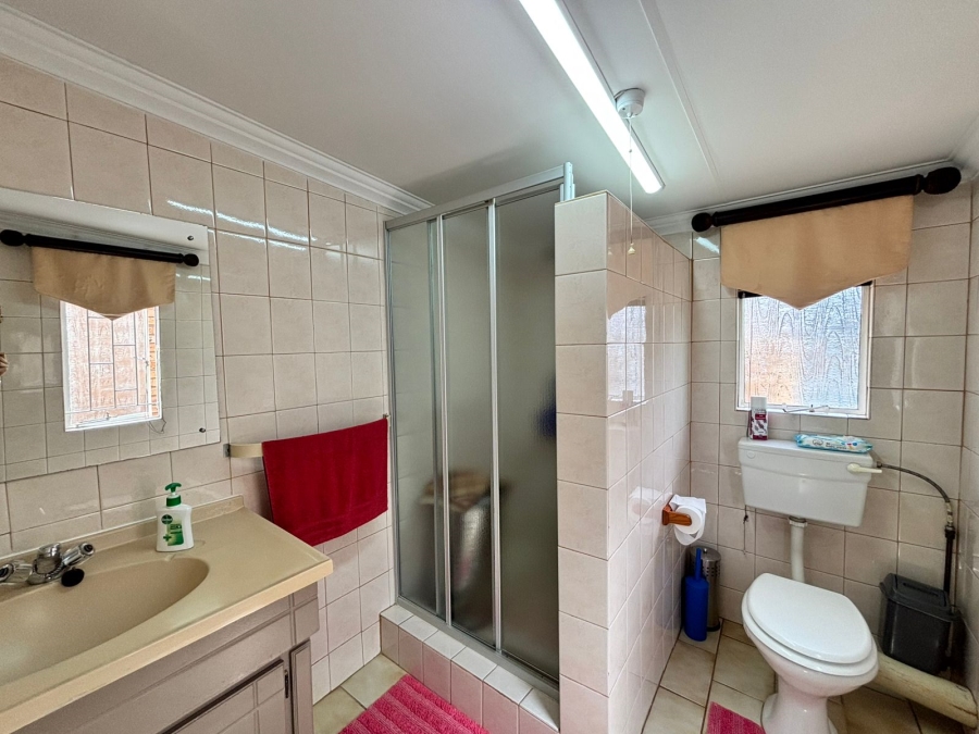 5 Bedroom Property for Sale in Flamwood North West